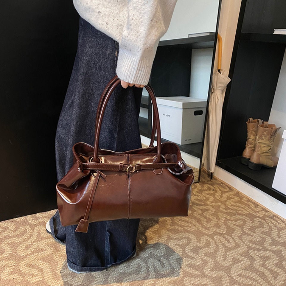 Zimowa torebka hobo z olejowan – Leather Work Handbag recenzja i cena